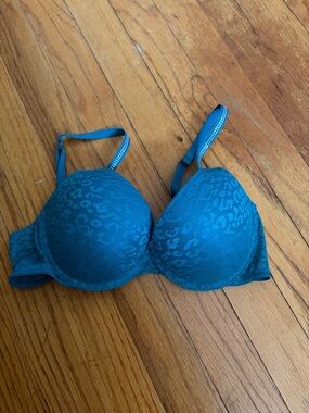 PINK Victoria's Secret Teal Leopard Lace T-Shirt Bra